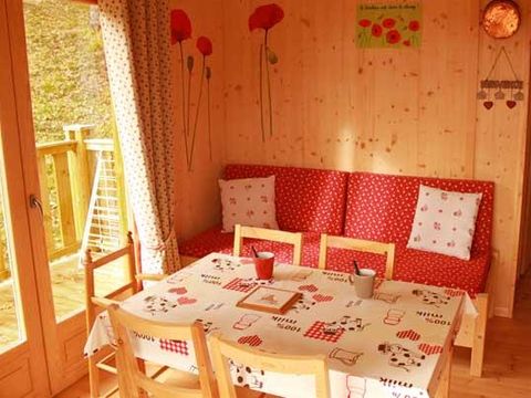 Hébergement 5 personnes - CABANE dans les arbres 24m² / 1 chambre - terrasse couverte
