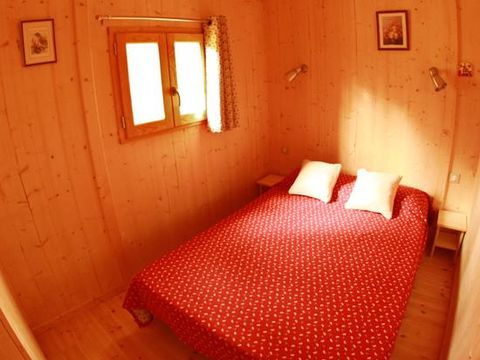 Hébergement 5 personnes - CABANE dans les arbres 24m² / 1 chambre - terrasse couverte