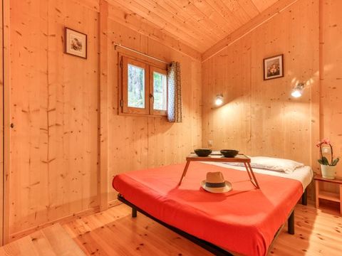 Hébergement 5 personnes - CABANE dans les arbres 24m² / 1 chambre - terrasse couverte