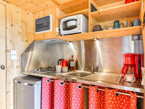 Hébergement 5 personnes - CABANE dans les arbres 24m² / 1 chambre - terrasse couverte
