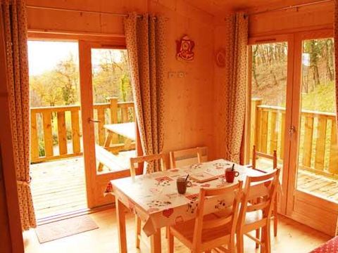 Hébergement 5 personnes - CABANE dans les arbres 24m² / 1 chambre - terrasse couverte