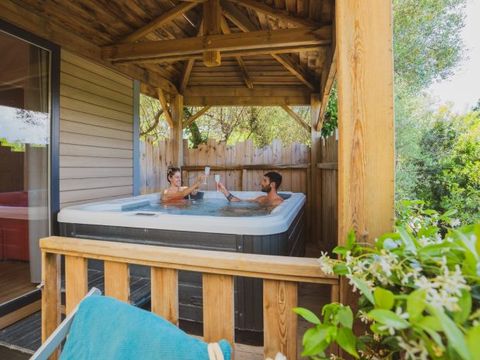 MOBILHOME 4 personnes - Moorea 52 m² - 3 pièces - 2 chambres - Jacuzzi privatif - Climatisation