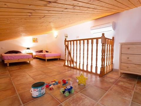 Appartement 4 personnes - 3 pièces - Mezzanine 45m² - 2 chambres - Climatisation et TV - Vue mer et piscine