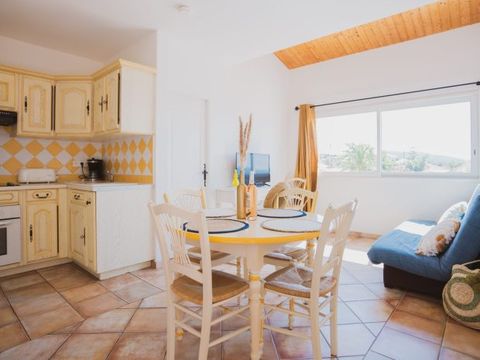 Appartement 4 personnes - 3 pièces - Mezzanine 45m² - 2 chambres - Climatisation et TV - Vue mer et piscine