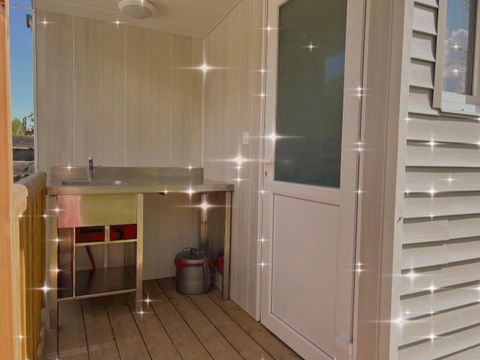 Emplacement - Camping Premium : 2 P + Electricité+ sanitaire privé