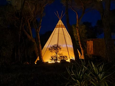 HÉBERGEMENT INSOLITE 2 personnes - Tipi & Spa + cadeau de bienvenue
