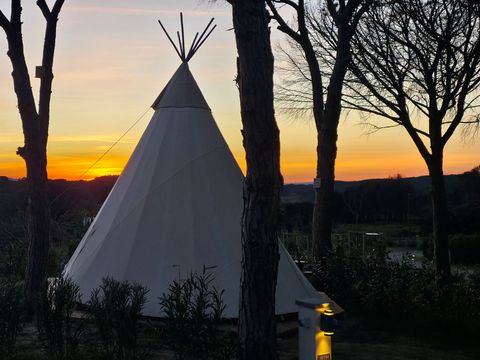 HÉBERGEMENT INSOLITE 2 personnes - Tipi & Spa + cadeau de bienvenue