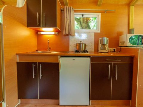 HÉBERGEMENT INSOLITE 4 personnes - ROULOTTE - sans sanitaires 18 m²