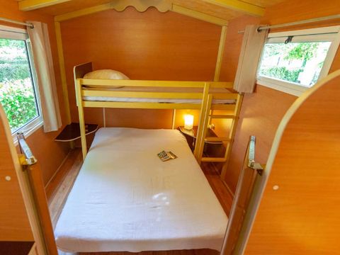 HÉBERGEMENT INSOLITE 4 personnes - ROULOTTE - sans sanitaires 18 m²