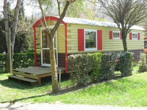 HÉBERGEMENT INSOLITE 4 personnes - ROULOTTE - sans sanitaires 18 m²