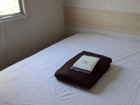 MOBILHOME 4 personnes - (sans sanitaires)