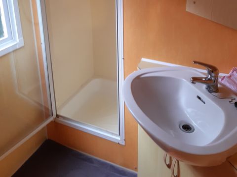 MOBILHOME 4 personnes - 24m2, 2 chambres ( n°24 et n°27) terrasse intégrée