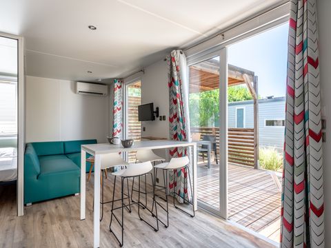 MOBILHOME 4 personnes - Mobil home Premium Plus 31m2 - 2 chambres +TV+Clim+Draps+Serviettes+Lits faits+Ménage inclus 4 pers
