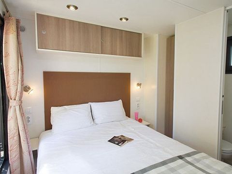 Mobilhome 6 personnes - Homair mobil homes au camping de la Méditerranée l Comfort XL | 3 Ch. | 6 Pers. | Terrasse surélevée | Clim.