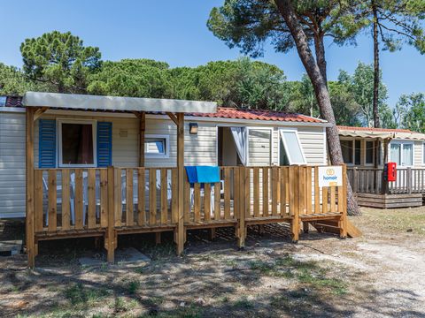 MOBILHOME 6 personnes - Homair mobil homes au camping de la Méditerranée l Comfort | 2 Ch. | 4/6 Pers. | Terrasse surélevée | Clim.