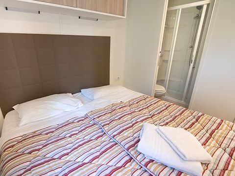 Mobilhome 6 personnes - Homair mobil homes au camping de la Méditerranée l Comfort | 2 Ch. | 4/6 Pers. | Terrasse surélevée | Clim.