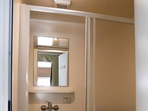 Bungalow toilé 4 personnes - Insolite Essentiel 2 chambres, cuisine et Salle de douche