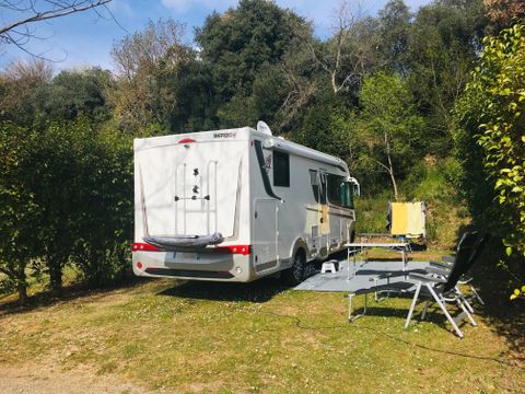 Emplacement - Emplacement Essentiel 5 amp ( tente, caravane ou camping-car / 1 voiture)