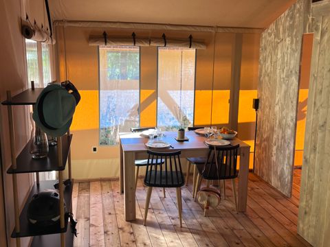 TENTE TOILE ET BOIS 4 personnes - Insolite Confort (2 chambres,WC/SDB)