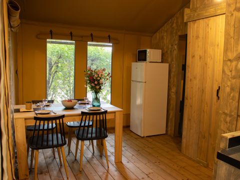 Tente en toile et en bois 4 personnes - Insolite Confort (2 chambres,WC/SDB)