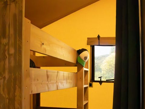 Tente en toile et en bois 4 personnes - Insolite Confort (2 chambres,WC/SDB)
