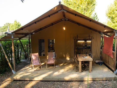 Tente en toile et en bois 4 personnes - Insolite Confort (2 chambres,WC/SDB)