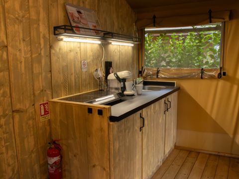 Tente en toile et en bois 4 personnes - Insolite Confort (2 chambres,WC/SDB)