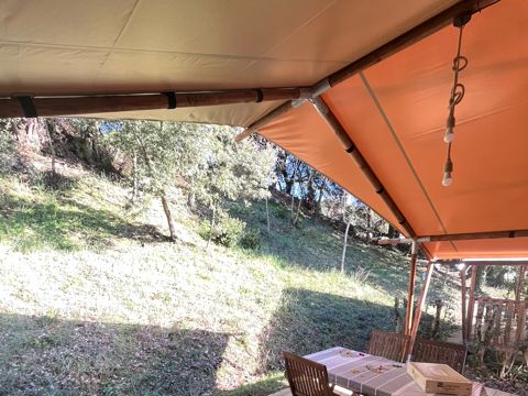 Tente en toile et en bois 4 personnes - Insolite Confort (2 chambres,WC/SDB)