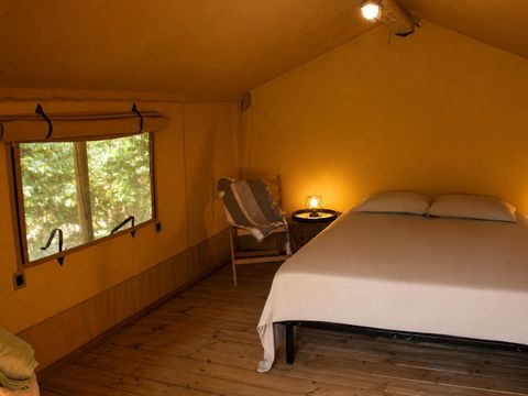 Bungalow toilé 4 personnes - Insolite Team Essentiel: 3 chambres, SDB, Cuisine et dépendance tente avec lit double - prix pour 4 personnes