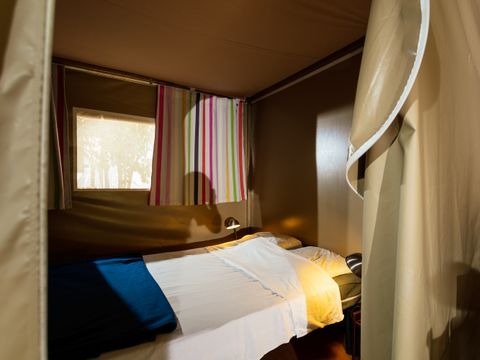 BUNGALOW TOILÉ 6 personnes - Insolite Team Essentiel:  3 chambres, SDB, Cuisine et dépendance tente avec lit double