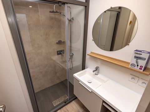 MOBILHOME 8 personnes - Mobil-home | Ultimate | 3 Ch. | 6/8 Pers. | Terrasse surélevée | Clim. | TV