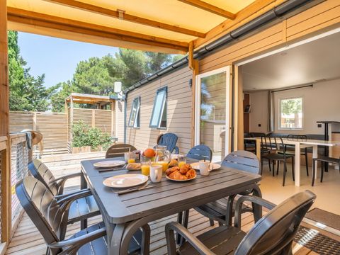 MOBILHOME 6 personnes - Mobil-home | Premium | 3 Ch. | 6 Pers. | Terrasse surélevée | 2 SDB | Clim. | TV