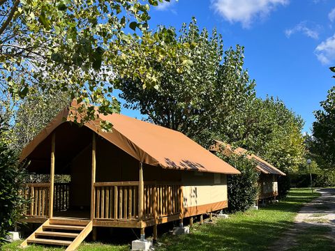 Hébergement 4 personnes - Tente lodge AVEC sanitaires