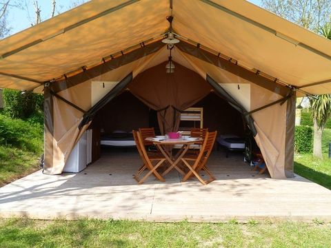 BUNGALOW TOILÉ 5 personnes - Bungalow toilé Standard 24m² - 2 chambres, sans sanitaires + terrasse couverte