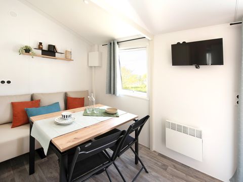 MOBILHOME 2 personnes - NEW 2023// Mobil-Home Premium 20m² (1 chambre)  + TV + Terrasse couverte + LV