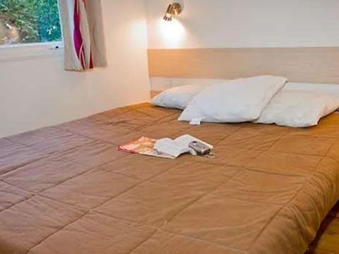 MOBILHOME 5 personnes - Confort 32m² - 2 chambres + TV + terrasse couverte
