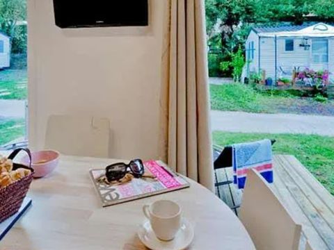 MOBILHOME 5 personnes - Confort 32m² - 2 chambres + TV + terrasse couverte