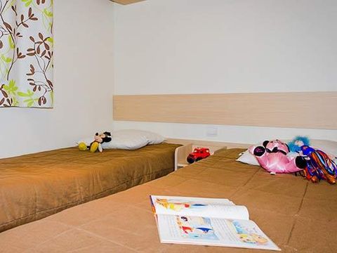 MOBILHOME 6 personnes - Confort 38m² - 3 chambres + 2 salles de bain + TV + terrasse