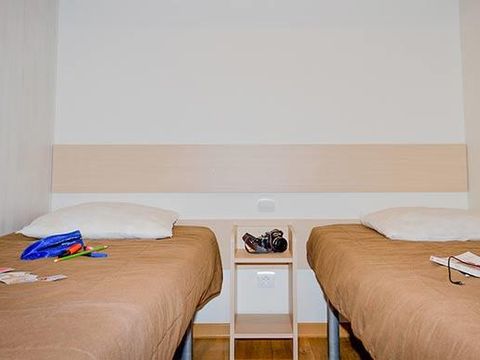 MOBILHOME 6 personnes - Confort 38m² - 3 chambres + 2 salles de bain + TV + terrasse