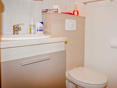 MOBILHOME 6 personnes - Confort 38m² - 3 chambres + 2 salles de bain + TV + terrasse