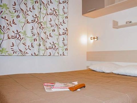 MOBILHOME 6 personnes - Confort 38m² - 3 chambres + 2 salles de bain + TV + terrasse
