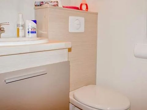 MOBILHOME 6 personnes - Confort 38m² - 3 chambres + 2 salles de bain + TV + terrasse