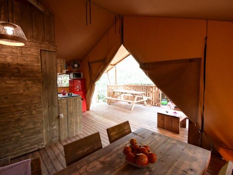 HÉBERGEMENT INSOLITE 6 personnes - Bergerie Lodge - 2 chambres et 1 lit cabane