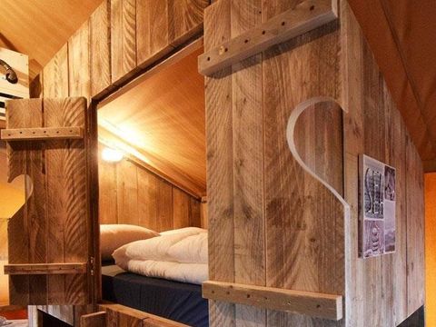 HÉBERGEMENT INSOLITE 6 personnes - Bergerie Lodge - 2 chambres et 1 lit cabane