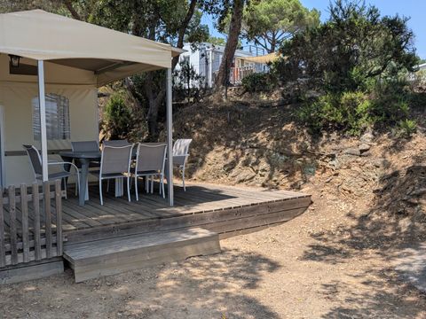 BUNGALOW TOILÉ 4 personnes - TENTE LODGE VUE MER ,  2 Chambres , cuisine équipée , terrasse bois , coin repas