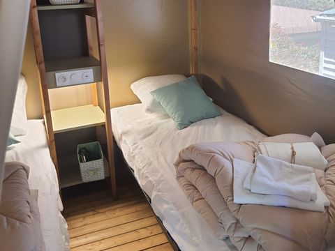 Tente en toile et en bois 4 personnes - Lodge Safari (Photos non contractuelles : en cours d'installation)