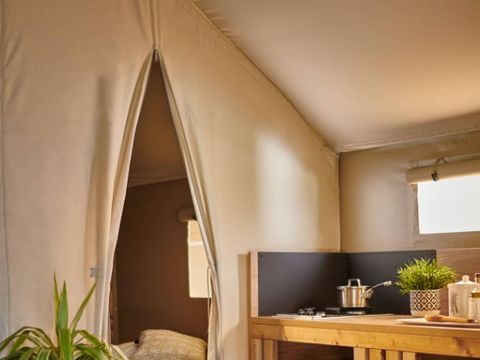 Tente en toile et en bois 4 personnes - Lodge Safari (Photos non contractuelles : en cours d'installation)
