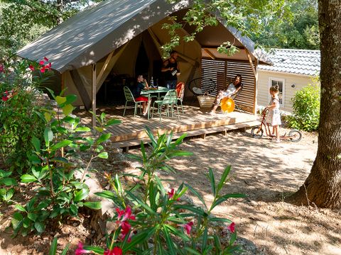 Tente en toile et en bois 4 personnes - Lodge Safari (Photos non contractuelles : en cours d'installation)