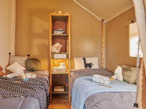Tente en toile et en bois 4 personnes - Lodge Safari (Photos non contractuelles : en cours d'installation)