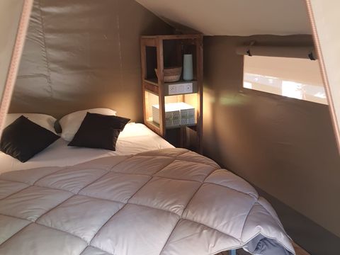 Tente en toile et en bois 2 personnes - Mini-Lodge (Photos non contractuelles : en cours d'installation)